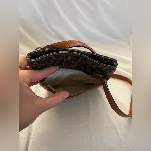 Michael Kors Signature Crossbody Purse/ Handbag - Picture 5 of 5